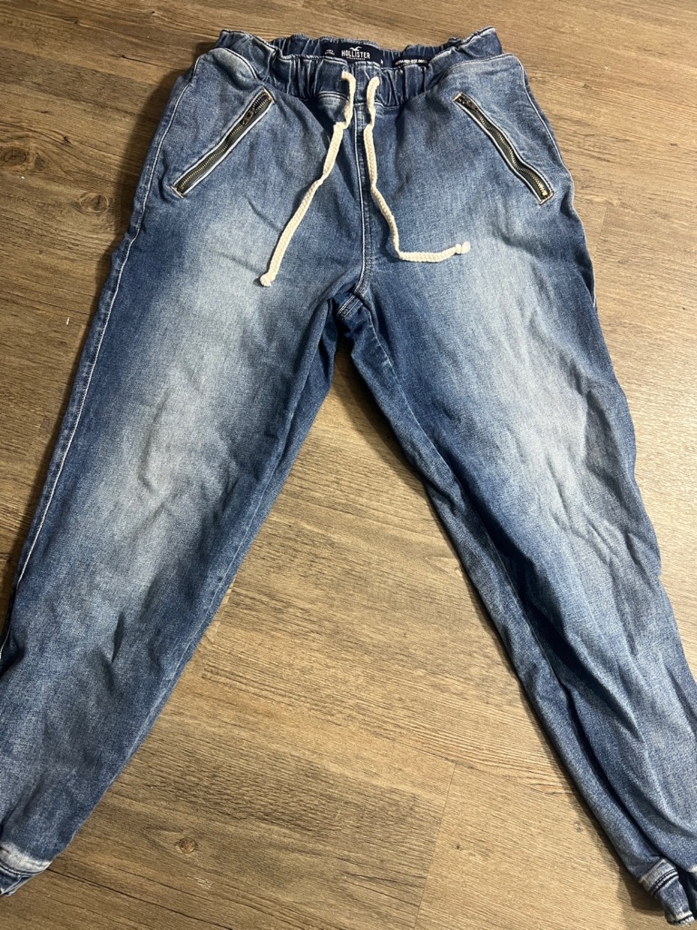 Hollister women’s Medium Light Blue Drawstring Jogger Jeans